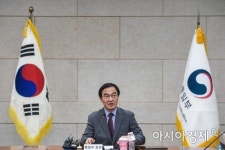 [포토]모두발언하는 조명균 장관