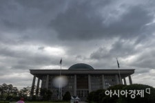 [포토] 국회 파행, 먹구름 몰린 국회