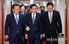 [포토] 국무회의 참석하는 김부겸-박상길-송영무 장관