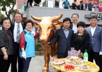금천구 독산동 우시장 황소조형물 제막