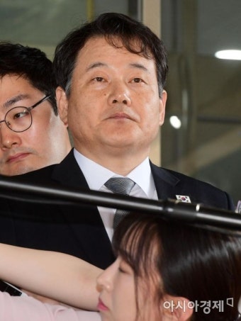 [포토]남북 고위급회담 향하는 김남중 통일부 통일정책실장