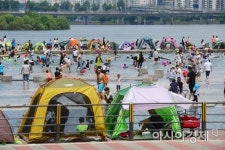 [포토]한강은 벌써 피서객들로 인산인해