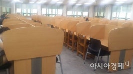 확 달라진 강진군 도서관으로 “어서오세요”
