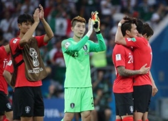 “장현수, 누구보다 열정적인 선수”...골키퍼 조현우, 격려 당부