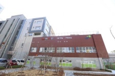 오류아트홀 개관 공연 관람료 중고 책 한 권?