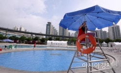 [포토] 개장 준비로 분주한 한강 야외수영장