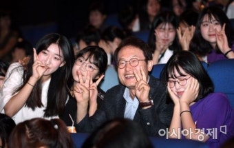 [포토] 조희연 교육감, '여고생들과 우리 역사 바로 알기' 행사