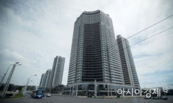 [포토]평양 창전거리에 우뚝 솟은 고층 빌딩