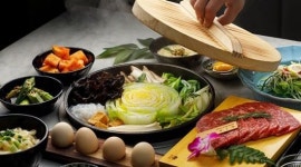 석촌호수, 맛집 도쿄등심에 카우스 홀리데이 전시 등 데이트코스로 관심