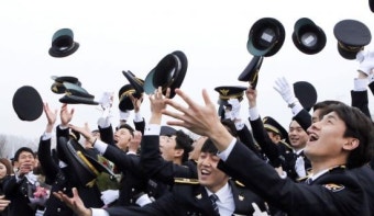 '제복입은 시민' 신임 경찰관 2559명 배출…영어교사·국가대표 등 이력도 다양