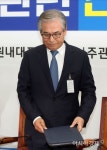 [포토] 고개숙인 김효준 BMW코리아 회장