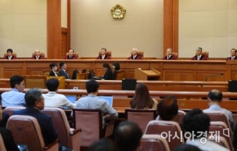 헌재 오늘부터 '기능정지'...헌법재판관 5명 일제히 퇴임,