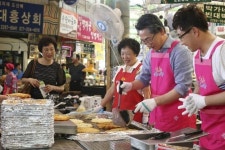 광장시장서 빈대떡 부치고 한복체험 즐겨볼까?