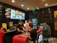 [르포]구름 위 라스베이거스서 맛보는 양념치킨맛, 정말 특별해