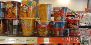 [르포]불닭볶음면·대박라면 별도 매대까지…말레이시아 마트 가득 채운 K-푸드