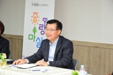 [포토]류경기 중랑구청장 상봉초교서 주민과 대화