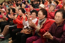 어르신 감사합니다 ... 중랑 孝 한마당 개최