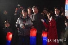 [포토]시민들과 함께 청사초롱 든 이낙연 총리