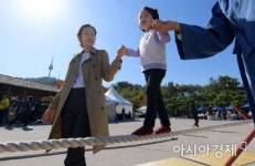 [포토]아슬아슬 줄타기 체험