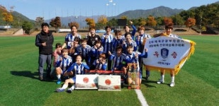 송파구여성축구단, 올해 전국단위 대회 3연속 우승...비결?
