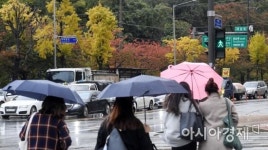 [포토] 가을비 내리는 세검정 거리
