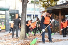 [포토]오승록 노원구청장 공릉2동 힐링대청소 함께 해
