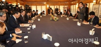 [포토] 이낙연 총리, 은행장들과 오찬 간담회