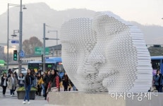[포토]광장에 남북 평화 기원하는 상징조형물