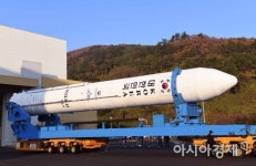 [포토] 나로우주센터 발사대로 이송되는 '누리호'