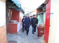 [포토]채현일 영등포구청장, 최강 한파 쪽방촌 찾아