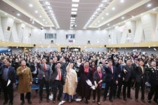 희망·소원 담은 종이비행기 날리며 2019 도봉구 신년인사회 마쳐