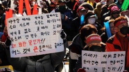 “화끈한 20대 아가씨 좀 불러줘요”…노래방 도우미 처벌 갈등