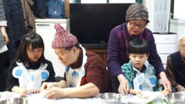 설 명절 앞두고 손만두 빚기