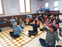 어르신들, 경로당에서 치매·우울증 예방하세요