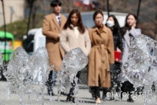 [포토]오랜만이야, 광장 바닥분수