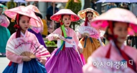 [포토]차 없는 거리, 문화행사 퍼레이드