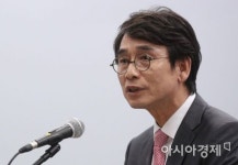 [포토] 개회사하는 유시민 이사장
