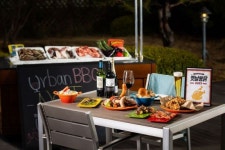 바람 살살 불어오는 5월, 호텔 테라스에서 즐기는 낭만 BBQ 패키지