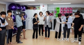 [포토]용산 청소년상담복지센터 방문한 유은혜 사회부총리