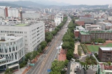 [포토]서울 대학로, 30년 만에 차 없는 거리