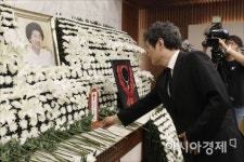[포토] 조문하는 배우 문성근