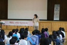 책 속 작가와 만나는 시간 ‘책방 따수다’ 인기 