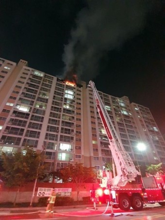 "에어컨 실외기서 폭발음" 목포 아파트서 실외기 폭발 추정 화재