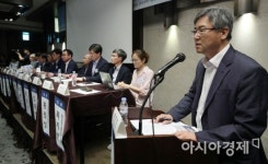 [포토] 지정토론 이끄는 장석인 선임연구원