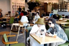 500원 커피 한잔에 웃음꽃 만발...노원구립 월계청춘카페’ 개관