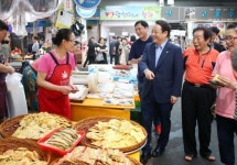 [포토] 광주 동구, 추석맞이 전통시장 장보기 행사