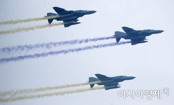 [포토] 편대비행하는 F-4 팬텀 전투기