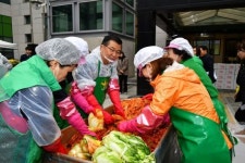 [포토]중랑구, 새마을부녀회와 사랑의 김장 나누기 행사 열어