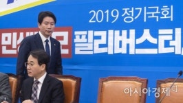 [포토] 회의 참석하는 이인영 원내대표