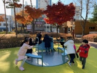 장애 편견 깨고 함께 놀자…영등포구, 무장애 야외 놀이터 조성